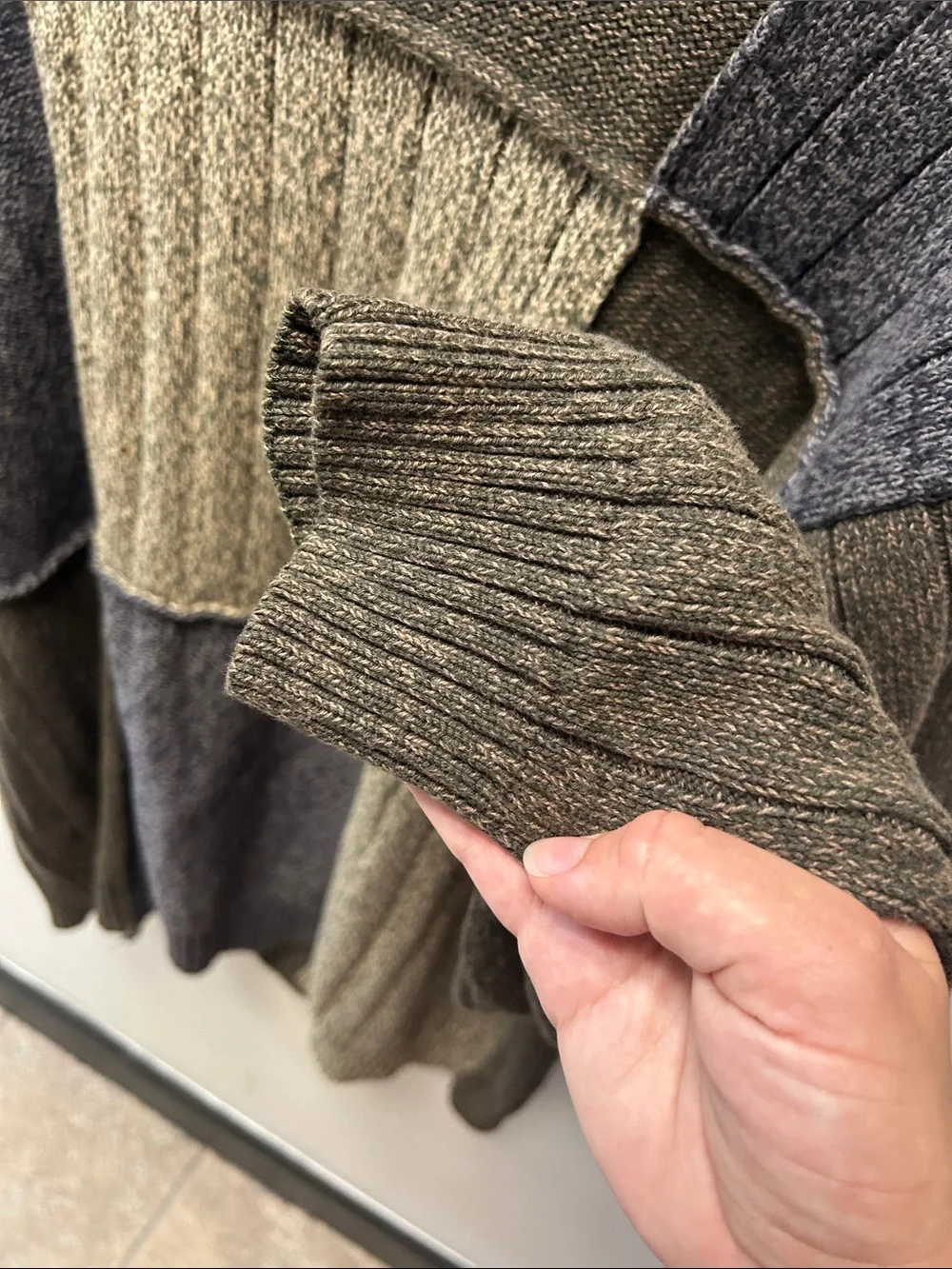 Dockers XLT 100% Cotton Men's Patchwork Crewneck Sweater in Charcoal and Gray